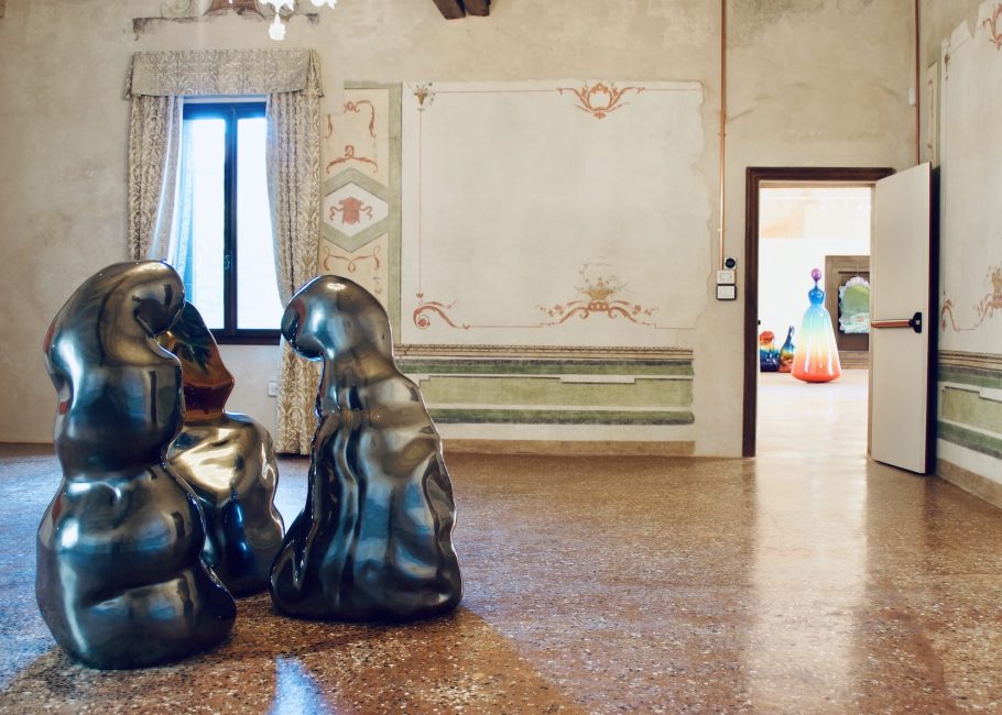 Yang SoonYeal The Chorale II, 2022 Chrome-finish automotive paint on aluminum-copper alloys (duralumin) Approx., 60 × 48 × 115 cm, each Approx., 26.3 × 18.8 × 45.2 inches, each