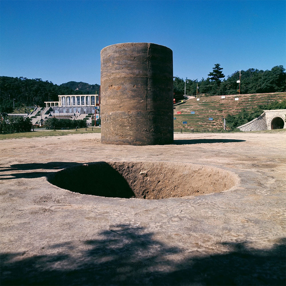 Nobuo Sekine Phase—Mother Earth, 1968 Earth, cement Cylinder: 220 x 270 (diameter) cm, Hole: 220 x 270 (diameter) cm Installation view: 1st Kobe Suma Rikyū Park Contemporary Sculpture Exhibition, October 1 - November 10, 1968 Photograph by Osamu Murai Photo Credit: Wikipedia